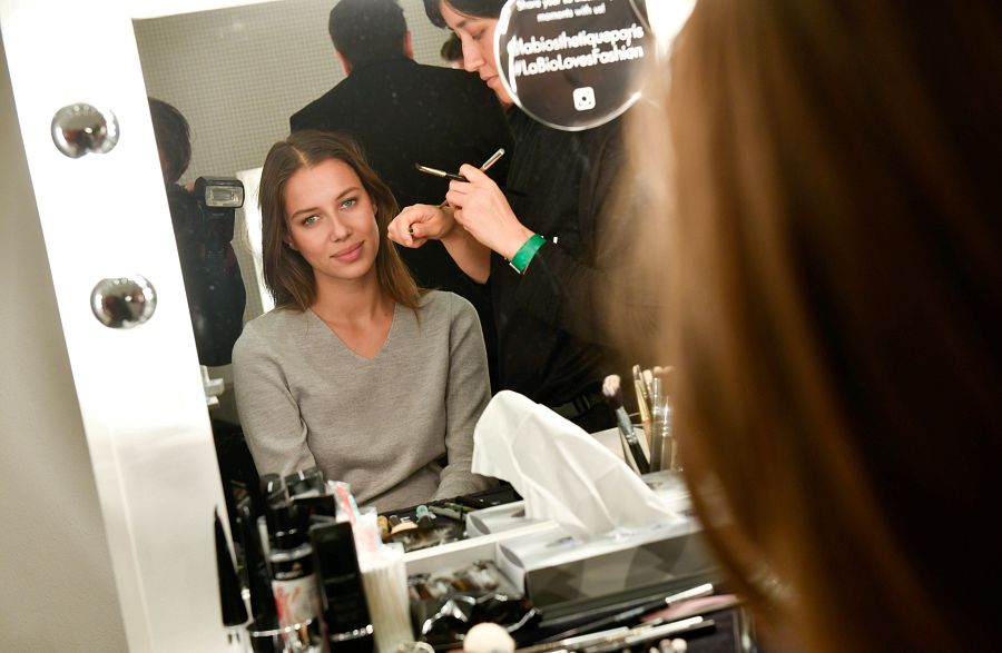 Nicole Mary, backstage