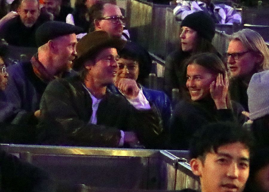 Brad Pitt y Nicole Poturalski en un concierto de Kanye West en Los Ángeles