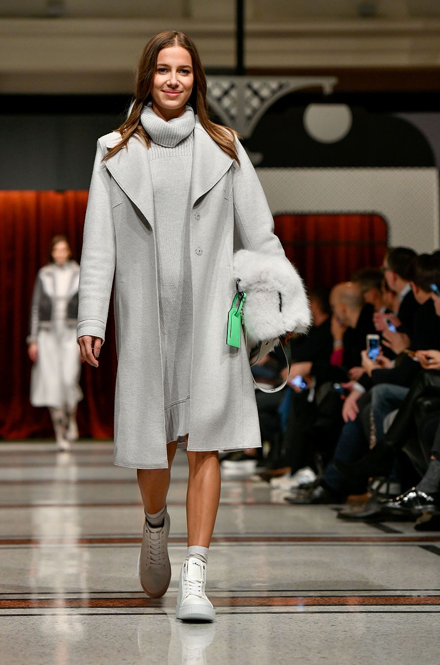 Nicole Mary (nacida Poturalski) sobre la pasarela