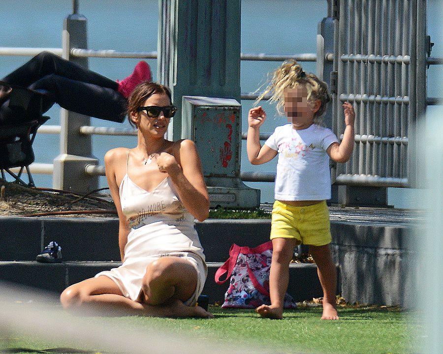 Irina Shayk y su hija Lea Cooper en Nueva York