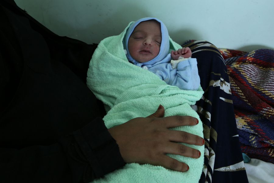 El cuarto hijo de Shayma acaba de nacer en el hospital materno-infantil de Houban