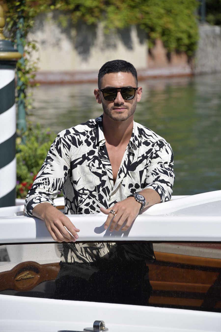 Alejandro Speitzer llega al Festival de Venecia