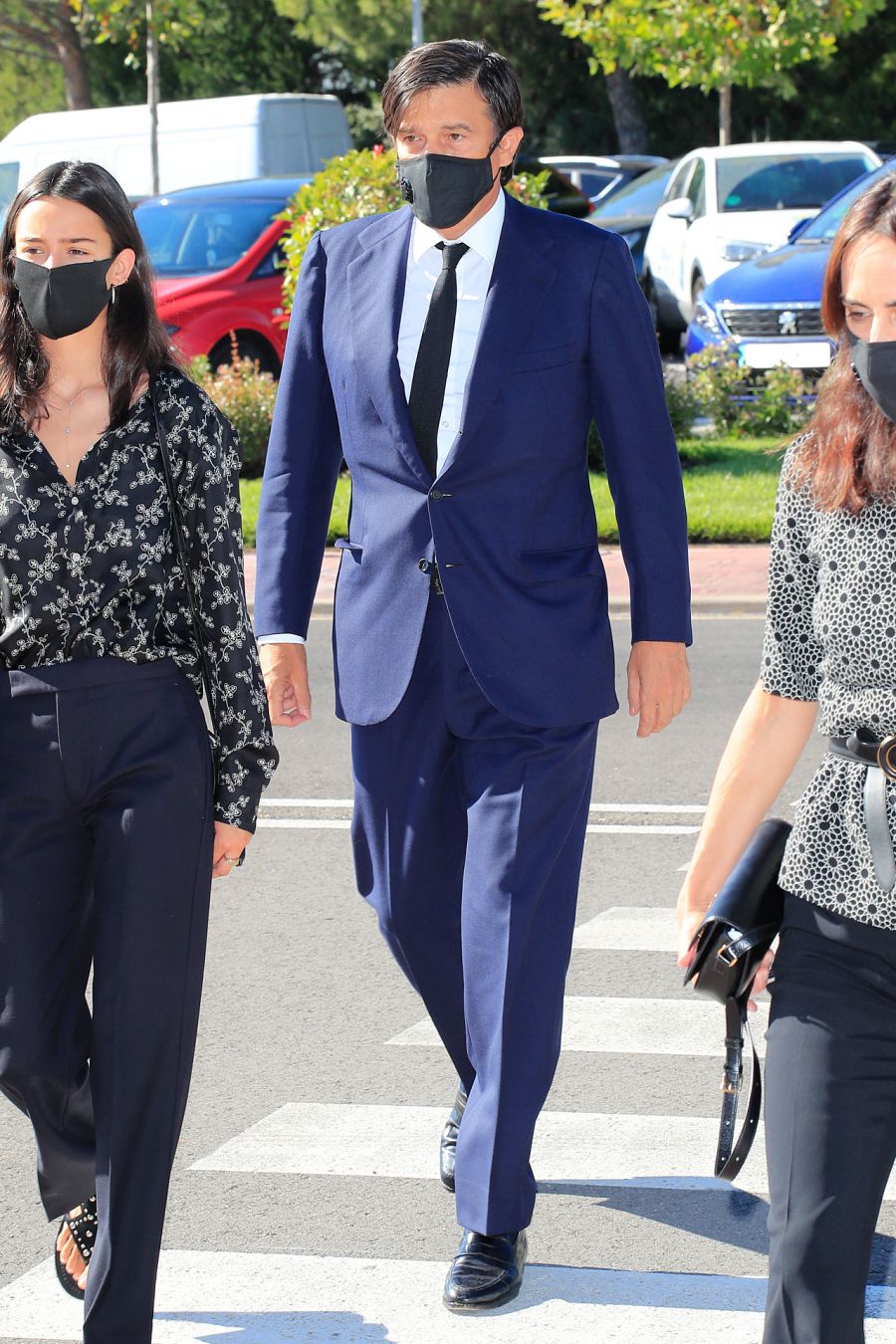 Manuel Falcó arropa a su hermana Xandra en en entierro de su marido Jaime Carvajal de Hoyos