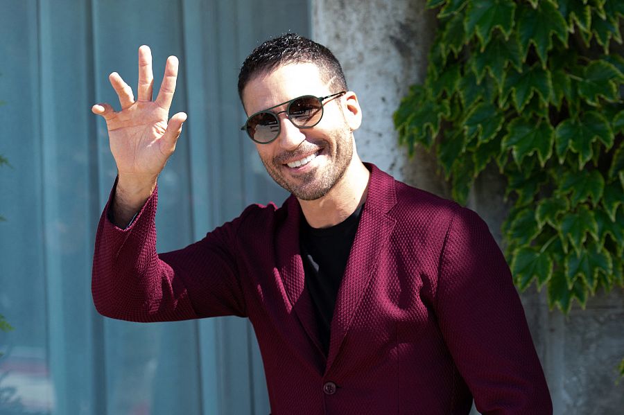 Miguel Ángel Silvestre en su llegada al Festival de Venecia