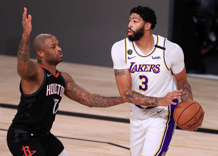 El jugador de los Lakers, Anthony Davis, durante el partido contra los Rockets.