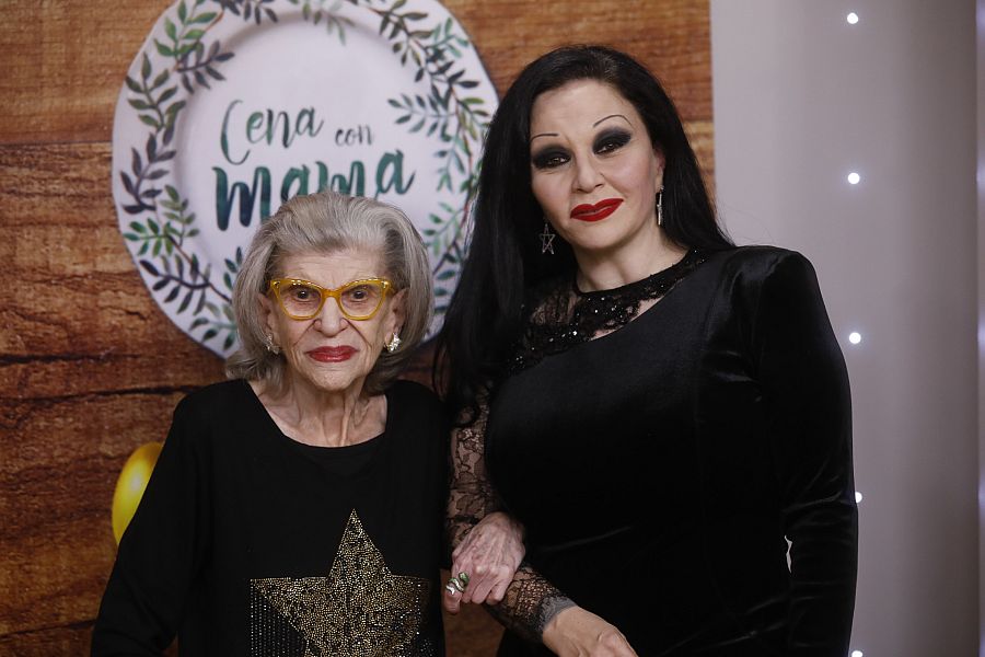 Alaska con su madre América en 'Cena con mamá'