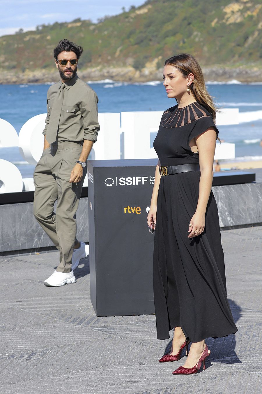 Blanca Suárez y Javier Rey posan ante los medios en la 68ª edición del Festival de San Sebastián