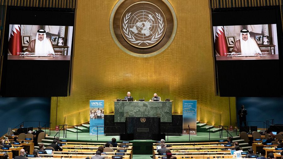 El emir de Qatar hablando durante la 75ª Asamblea General de la ONU