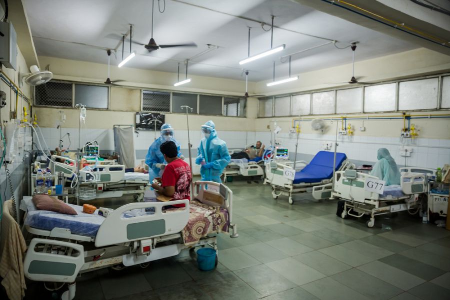 Unidad de hospitalización equipada con equipos de oxigenación de alto flujo en el hospital Shatabdi para pacientes de COVID-19.