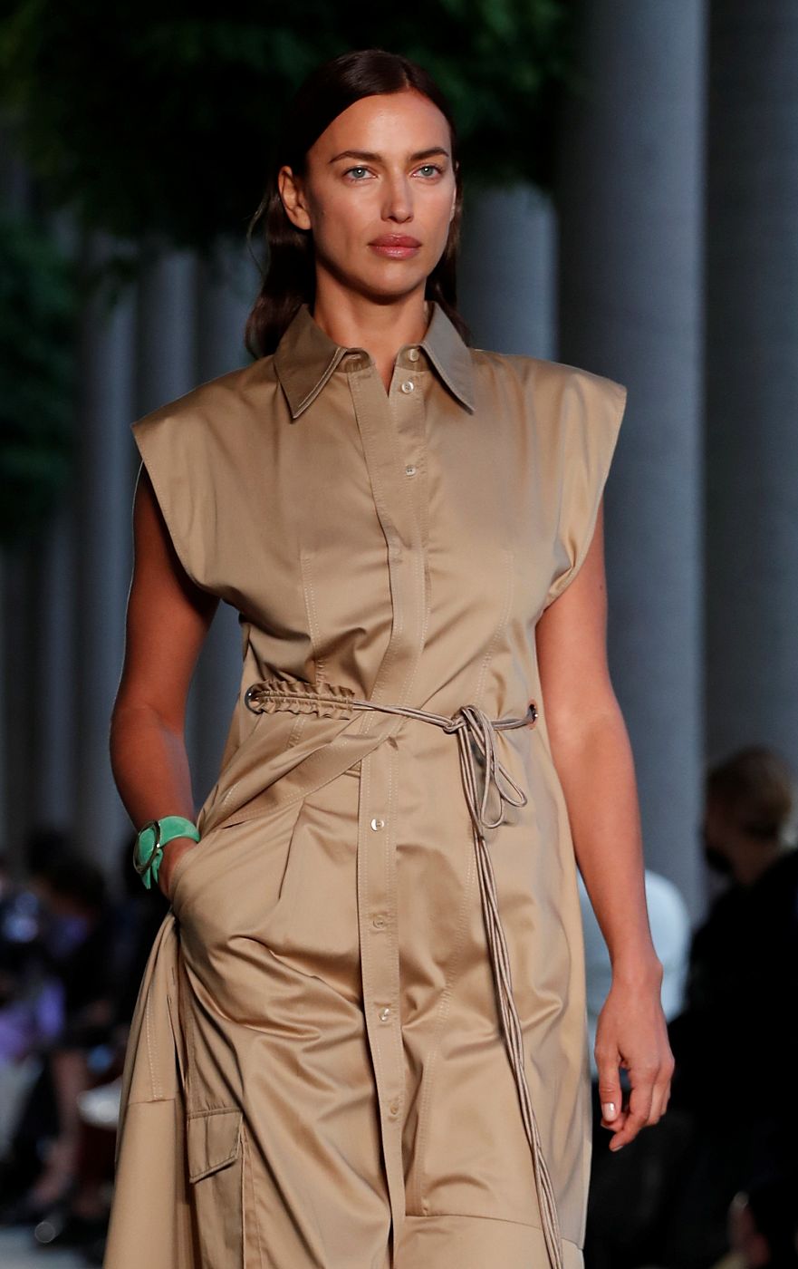 Irina Shayk en el desfile de Boss en la Milan Fashion Week