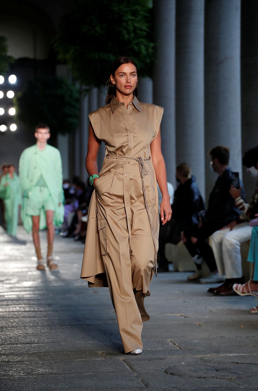 Irina Shayk en el desfile de Boss en la Milan Fashion Week