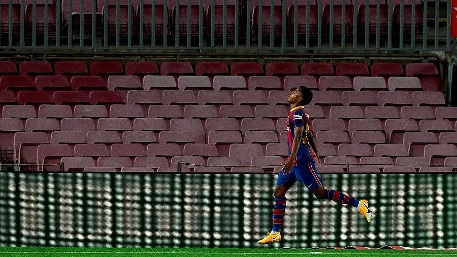 El jugador del FC Barcelona, Ansu Fati, celebra su segundo gol ante el Villarreal