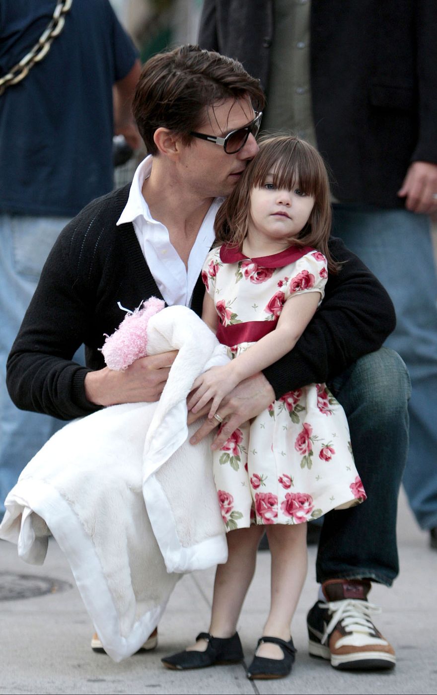 Suri Cruise con su padre Tom Cruise en Nueva York