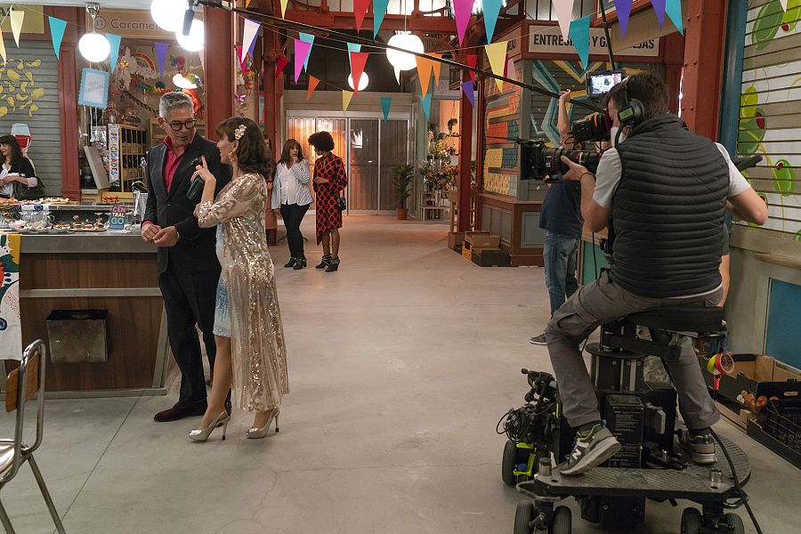 Boris Izaguirre en pleno rodaje de su cameo en 'Mercado Central'