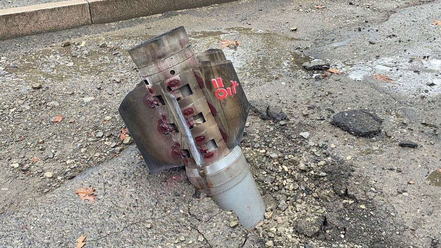 Un proyectil no explotado en la capital de Nagorno Karabaj.