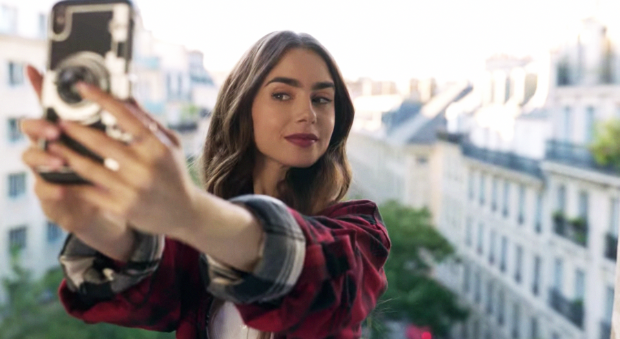 Emily se hace famosa en Instagram, donde apela a gente como ella