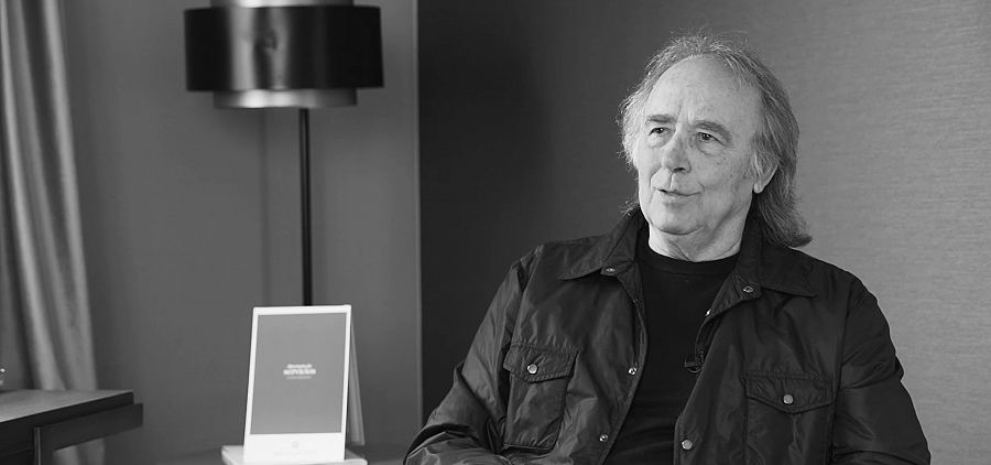 Joan Manuel Serrat, uno de los amigos de Víctor Manuel, que lo retratan en el documental