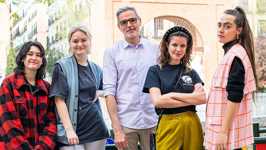 Hinds y Mikel López Iturriaga