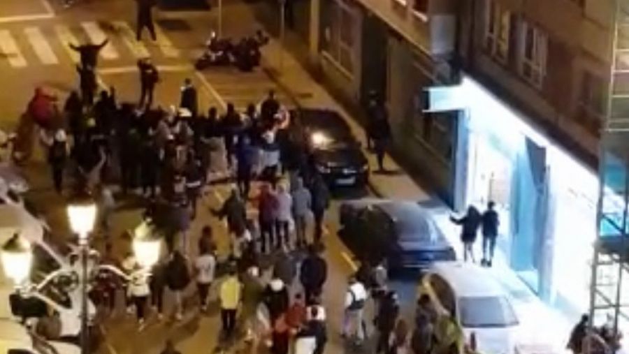 Los disturbios en Cantabria contra el toque de queda se saldan con ocho detenidos y un policía herido.