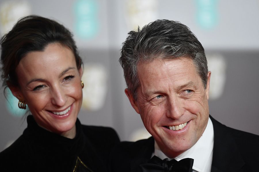 Hugh Grant y Anna Eberstein