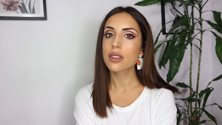 Puedes completar el look con unos pendientes llamativos