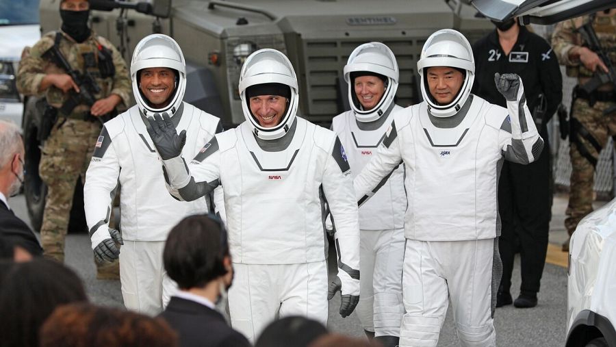 Los cuatro astronautas de la misión: Glover, Hopkins, Walker y Noguchi