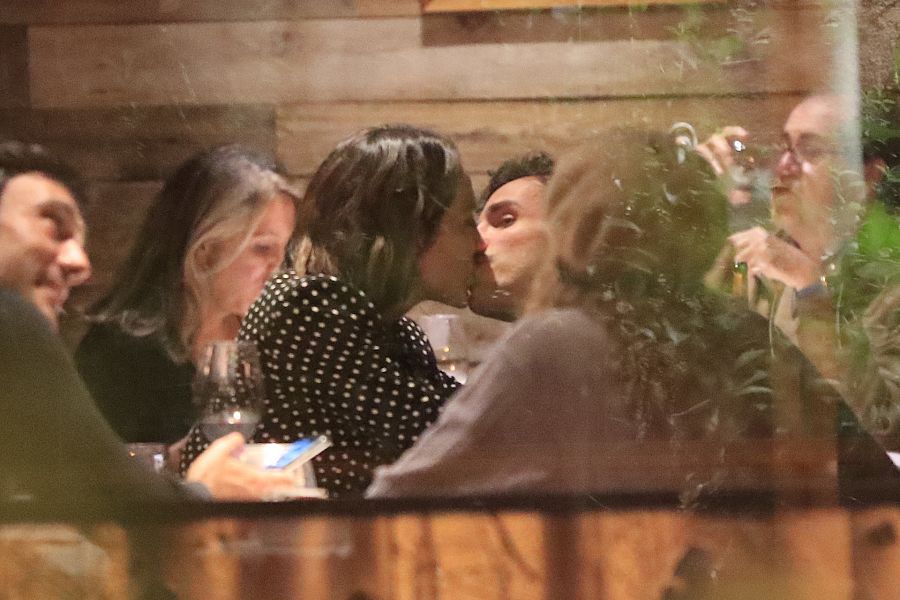 Cerrado.TAMARA FALCO Y SU NOVIO IÃ'IGO ONIEVA SE COMEN A BESOS EN MADRID