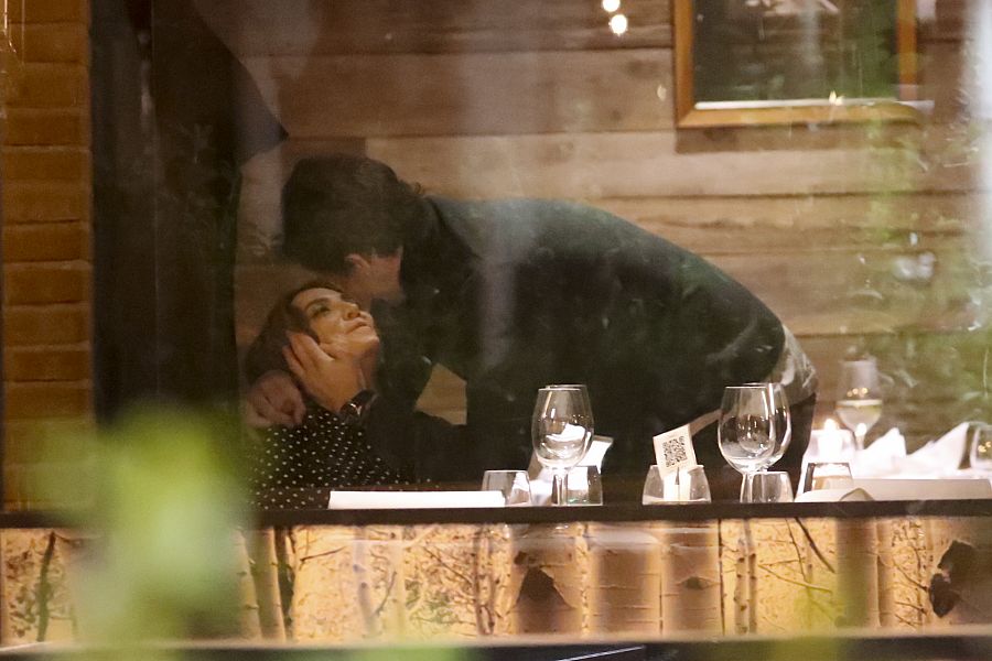 Cerrado.TAMARA FALCO Y SU NOVIO IÃ'IGO ONIEVA SE COMEN A BESOS EN MADRID