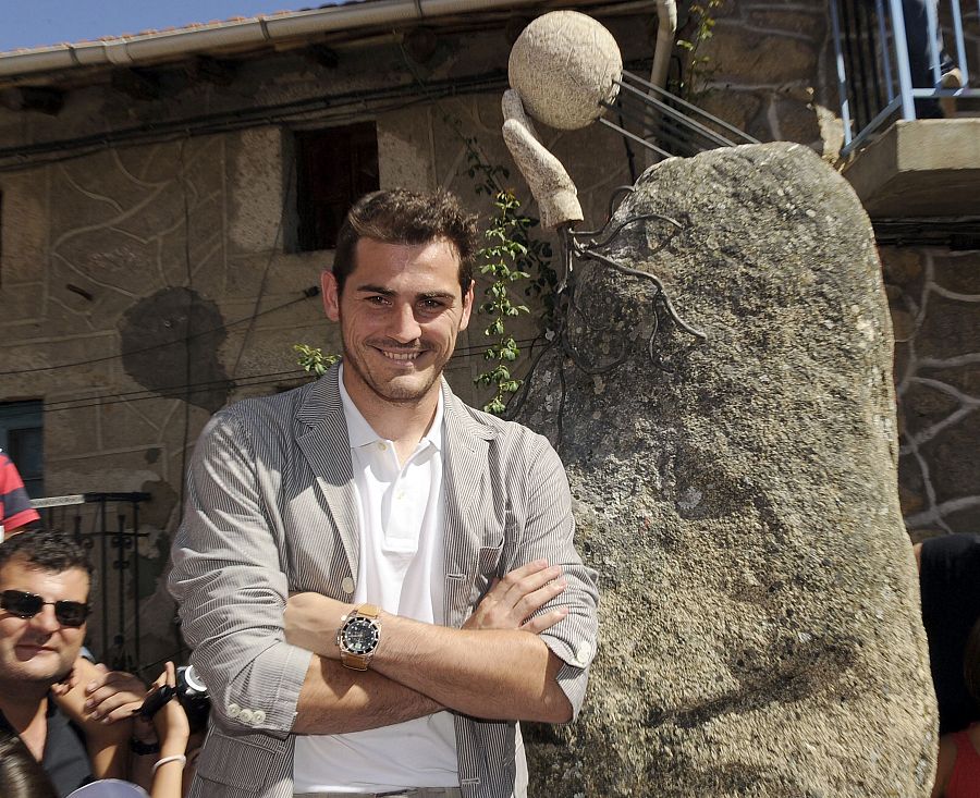 EL FUTBOLISTA IKER CASILLAS DURANTE EL ACTO DE SU NOMBRAMIENTO COMO HIJO PREDILECTO DE NAVALACRUZ.