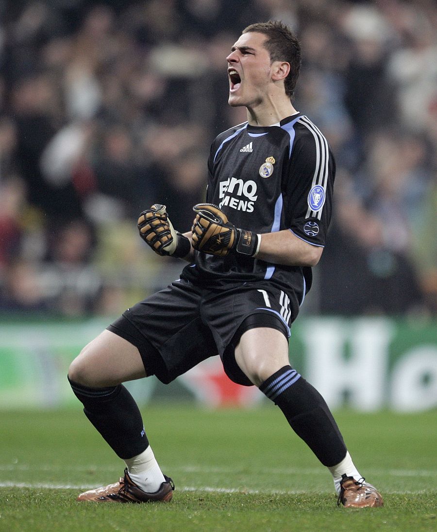 Iker Casillas durante un partido del Real Madrid en el año 2007