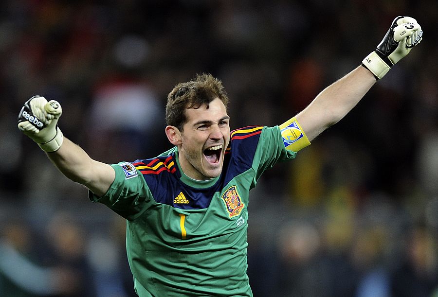 Iker Casillas celebra el título de Campeón del Mundo