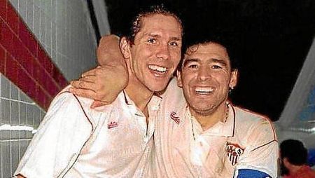 Con esta foto felicitaba Maradona a Simeone por su cumpleaños a través de Facebook en 2014.