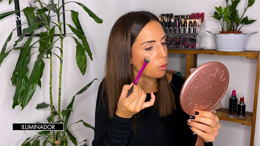 Un buen iluminador es una de las claves del 'dolphin look'