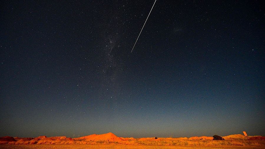 La cápsula de la sonda japonesa Hayabusa2 poco antes de aterrizar en el sur de Australia