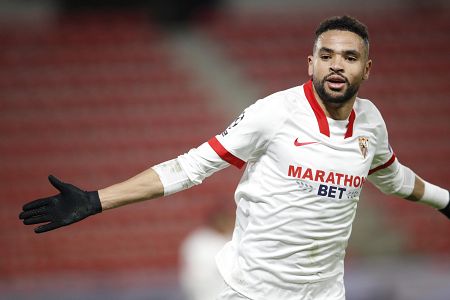 En-Nesyri celebra un gol ante el Rennes