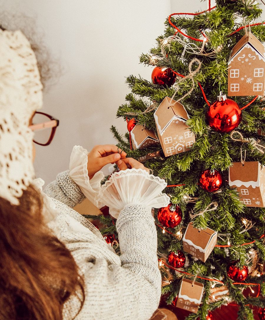 Manualidades divertidas que podemos compartir con los más pequeños de la casa harán que sea aún más especial el momento de poner el árbol
