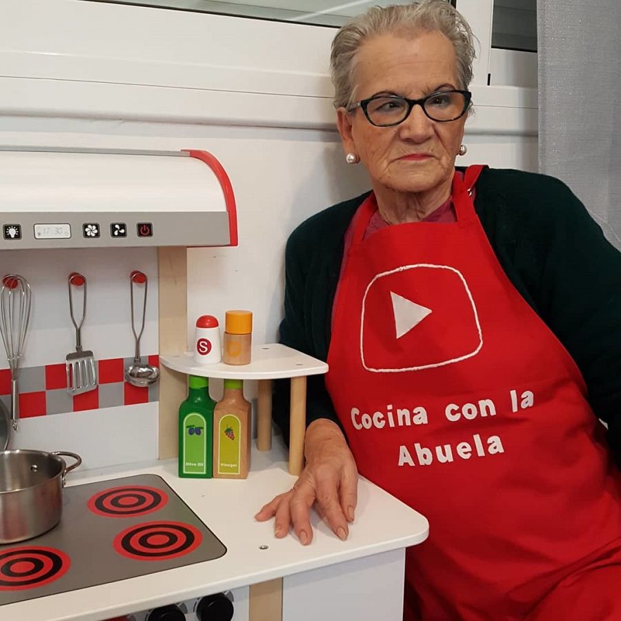 Alfonsa de Cocina con la abuela