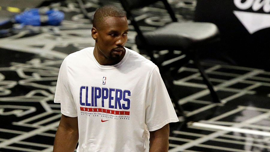 Serge Ibaka, durante el calentamiento de un partido de la pretemporada