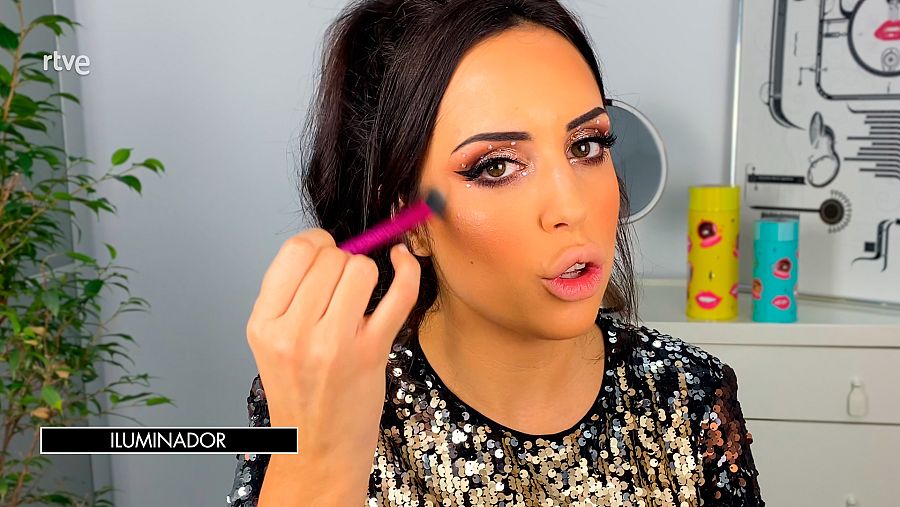 Maquillaje de nochevieja. Paso 13: Iluminador