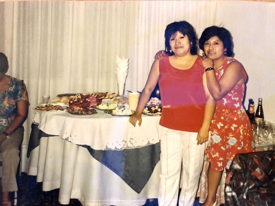La familia Napa celebra en Madrid el cumpleaños de Celia, hermana de Elena (en el centro)
