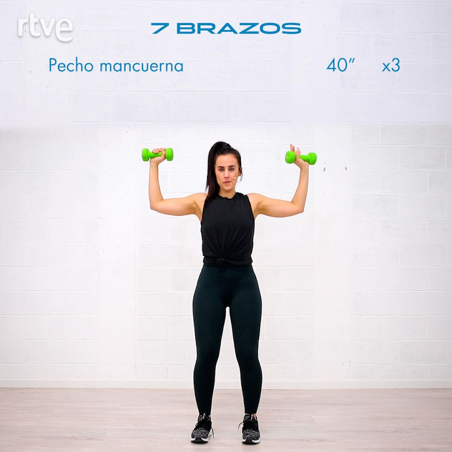 Reto 3. Tercera semana. Ejercicio de brazos: pecho mancuerna