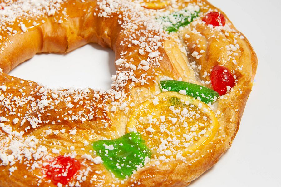 El tortell tradicial porta taronja, cireres i unes làmines verdes de meló