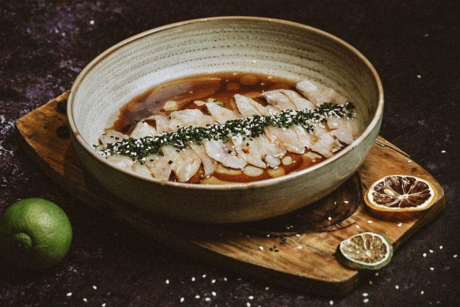 Tiradito de corvina nikkei new style