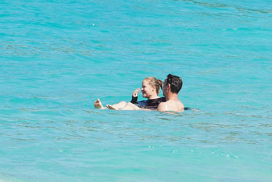 Amy Schumer nada con su marido, Chris Fischer