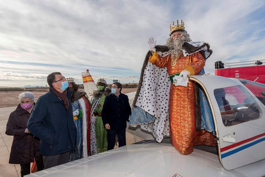 Llegada de los Reyes Magos a Murcia en avioneta