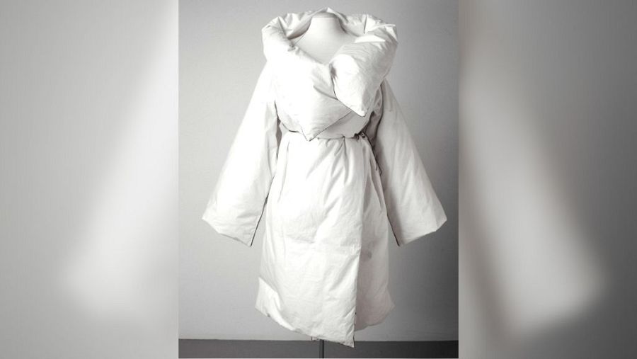 Martín Margiela, abrigo de plumas (1999)