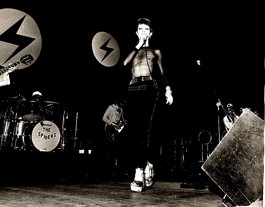 El cantante David Bowie durante un concierto