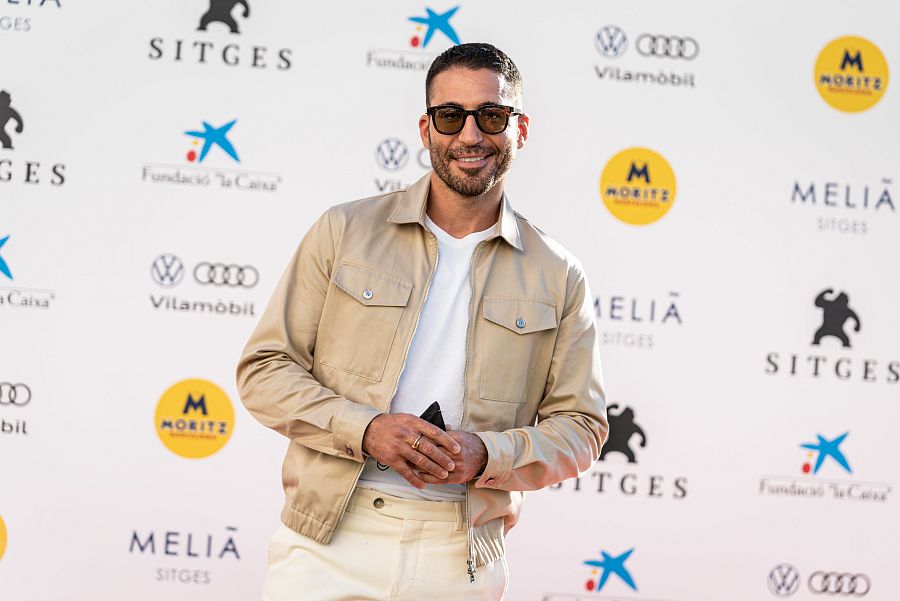 Miguel Ángel Silvestre en el photocall de la serie '30 monedas' en el Festival Internacional de Cine Fantástico, 2020