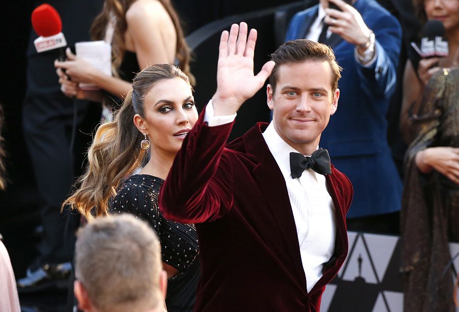 Armie Hammer y su exmujer Elizabeth Chambers en el photocall de los Premios Oscar en 2018