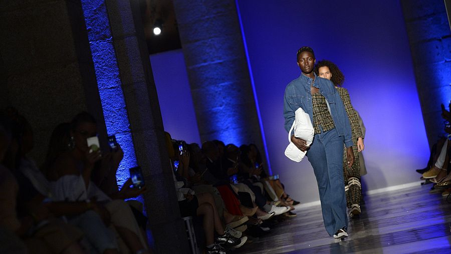 El diseñador gallego se identifica con los valores del Slow Fashion: sostenibilidad, responsabilidad y compromiso.